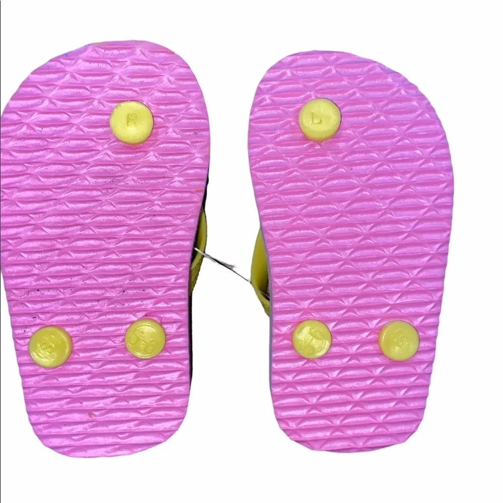 Little girls pink flip flops size 5/6